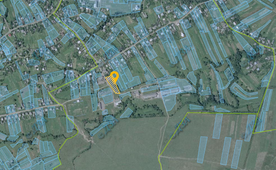 Земельна ділянка поруч з адмінбудинком Тужилівського старостинського округу  площею 0,3 га