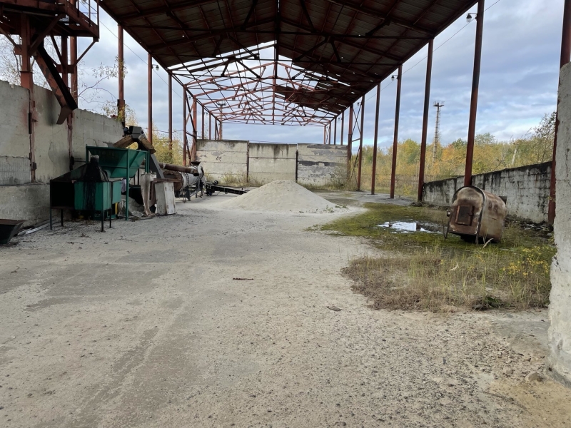 Навіс для сипучих матеріалів загальною площею 1382 кв.м , площадка з краном площею 700 кв.м