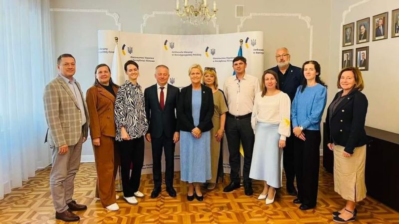 Плідна зустріч у Посольстві України в Польщі