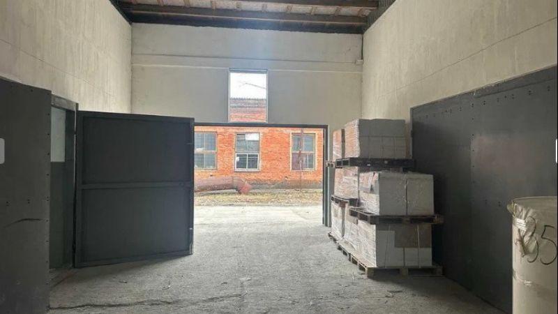 Виробничо-складське приміщення на вул. Б.Хмельницького 109 площею 1000 кв.м