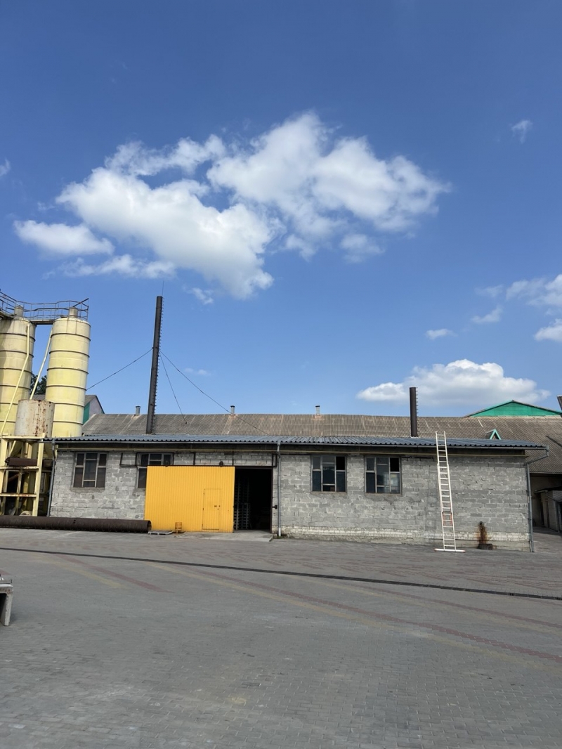 Виробничі та офісно-складські приміщення площею 2700 м. кв. Калуш вул. Бандери 59